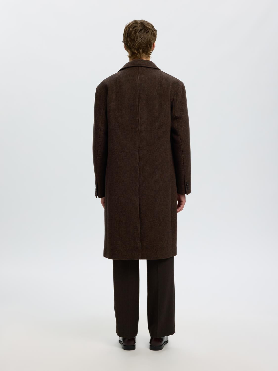 model_shot-back
